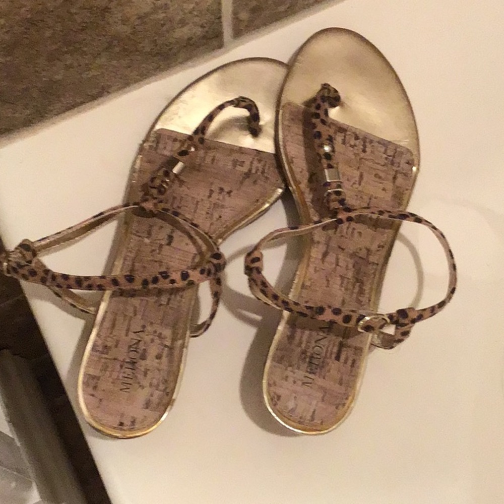 Sandals with short heels